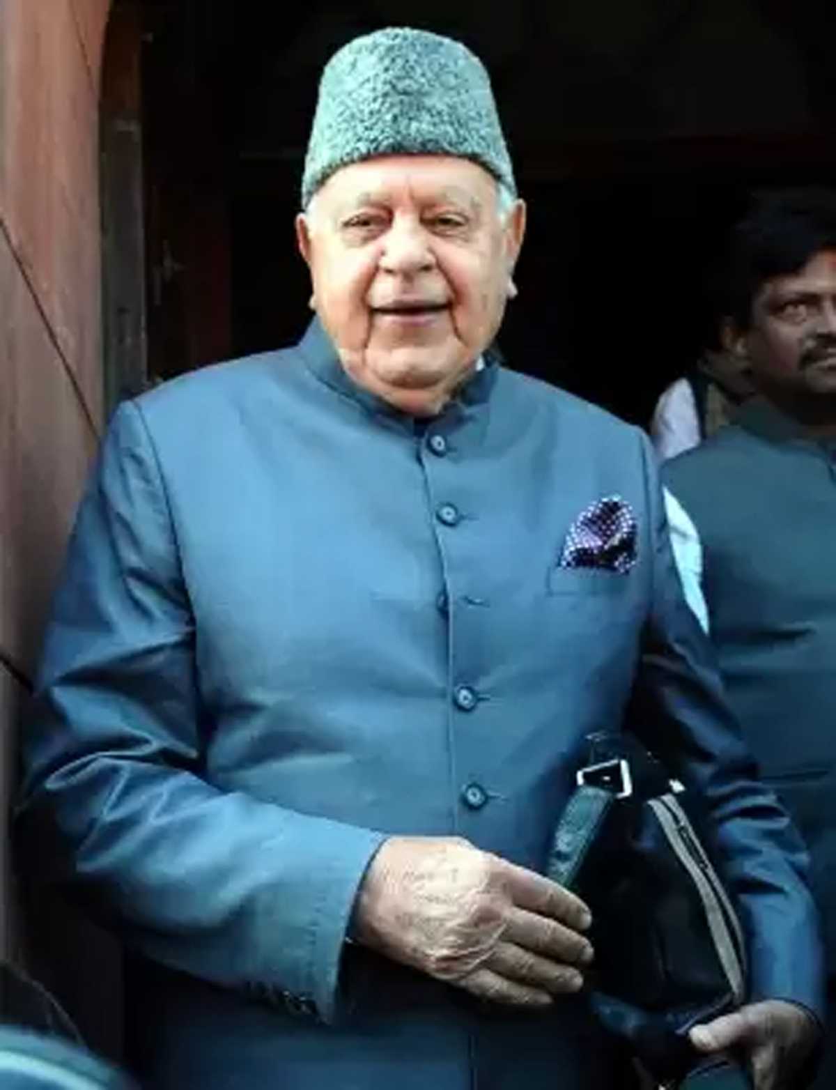 जम्मू-कश्मीर में चुनाव की मांग को लेकर कांग्रेस, एनसी और पीडीपी पहुंचे आयोग